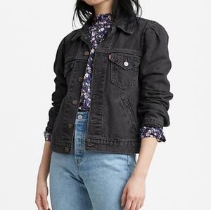 Levis classic trucker jacket, elevated with trendy puff sleeves. Overcast Grey